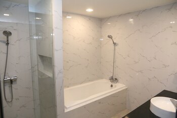 Crystal Palace Luxury Hotel
