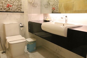 Crystal Palace Luxury Hotel