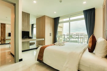 Crystal Palace Luxury Hotel