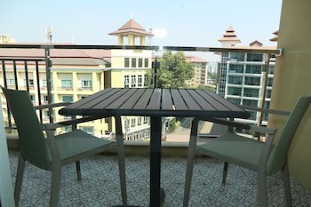 Crystal Palace Luxury Hotel