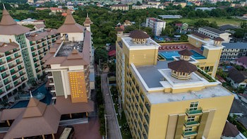 Crystal Palace Luxury Hotel