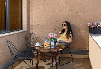 Royal Plaza By Stellar Hotels, Yerevan