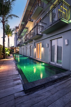 Frii Bali Echo Beach