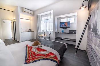 Dizengoff Avenue Hotel