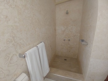 Hotel Garant & Suites