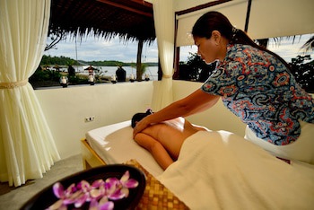 Nabulao Beach And Dive Resort