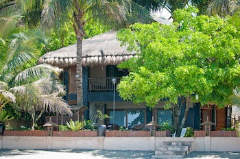 Nabulao Beach And Dive Resort