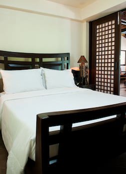 Nabulao Beach And Dive Resort