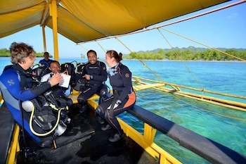 Nabulao Beach And Dive Resort