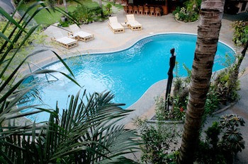 Nabulao Beach And Dive Resort