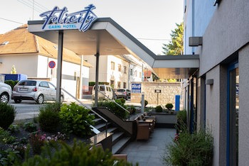 Felicity Garni Hotel