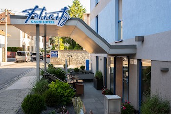 Felicity Garni Hotel