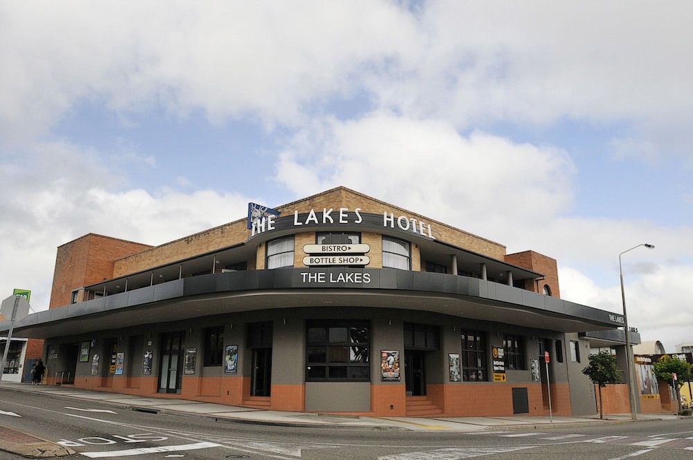 The Lakes Hotel