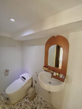 Chrome Hotel & Resort Solo