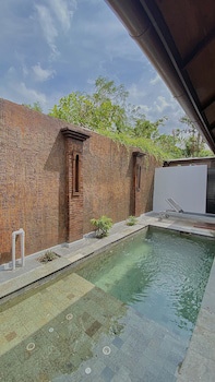 Chrome Hotel & Resort Solo