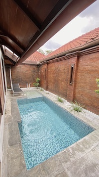 Chrome Hotel & Resort Solo
