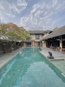 Chrome Hotel & Resort Solo