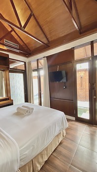 Chrome Hotel & Resort Solo