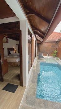 Chrome Hotel & Resort Solo