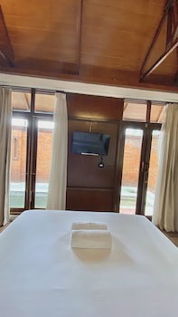 Chrome Hotel & Resort Solo