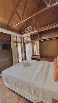 Chrome Hotel & Resort Solo