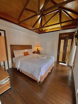 Chrome Hotel & Resort Solo
