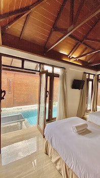 Chrome Hotel & Resort Solo