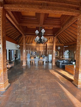 Chrome Hotel & Resort Solo