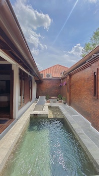 Chrome Hotel & Resort Solo