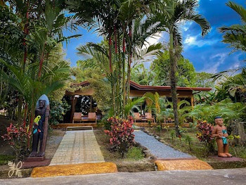 Hotel Heliconias Nature Inn & Hot Springs