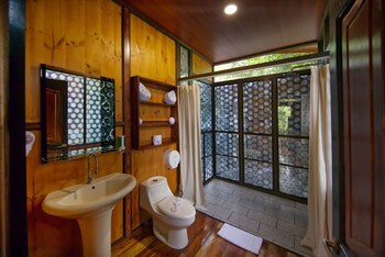 Hotel Heliconias Nature Inn & Hot Springs