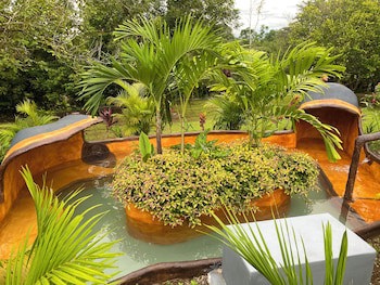 Hotel Heliconias Nature Inn & Hot Springs