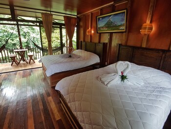 Hotel Heliconias Nature Inn & Hot Springs