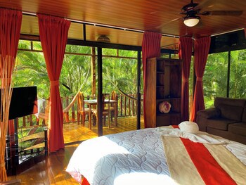 Hotel Heliconias Nature Inn & Hot Springs