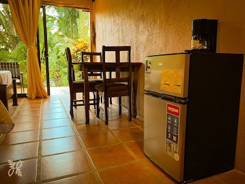 Hotel Heliconias Nature Inn & Hot Springs