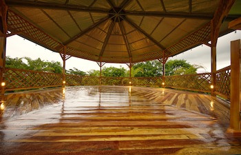 Hotel Heliconias Nature Inn & Hot Springs