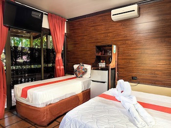 Hotel Heliconias Nature Inn & Hot Springs