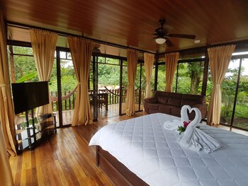 Hotel Heliconias Nature Inn & Hot Springs