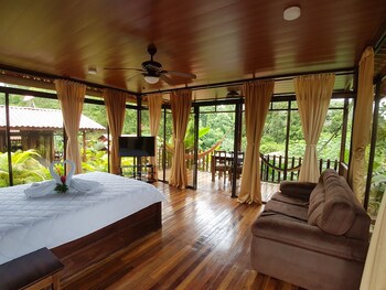 Hotel Heliconias Nature Inn & Hot Springs