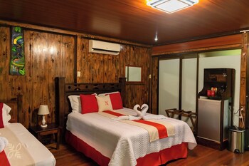 Hotel Heliconias Nature Inn & Hot Springs