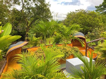 Hotel Heliconias Nature Inn & Hot Springs