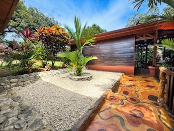Hotel Heliconias Nature Inn & Hot Springs