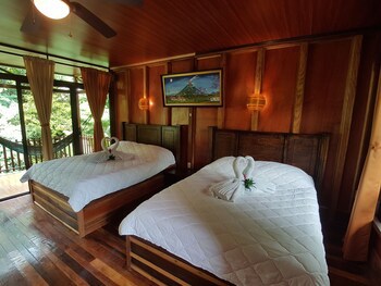 Hotel Heliconias Nature Inn & Hot Springs