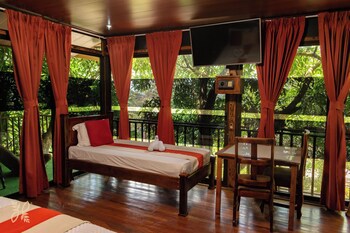 Hotel Heliconias Nature Inn & Hot Springs