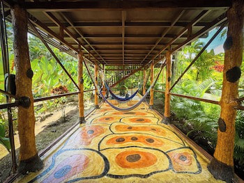 Hotel Heliconias Nature Inn & Hot Springs