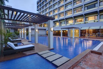 Dolphin Hotel
