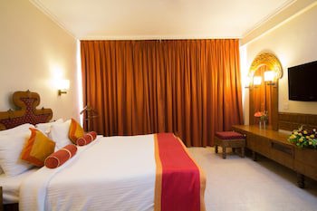 Dolphin Hotel