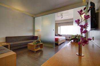 Dolphin Hotel