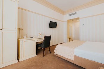 Premier Geneva Hotel