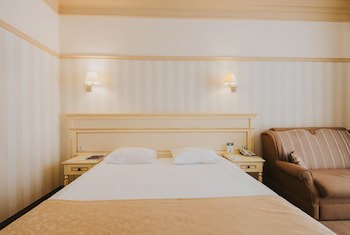 Premier Geneva Hotel